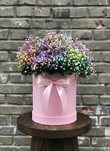 Цветочная композиция из Гипсофила и Розы в шляпной коробке в Темнолесской