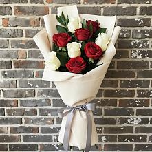Букет красно-белые розы в Темнолесской Букет цветов из: Розы в Темнолесской