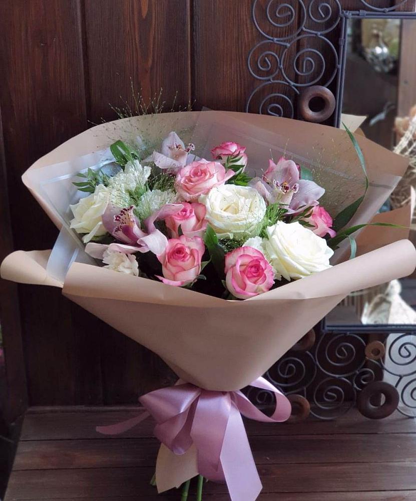 Букет цветов из: Гвоздики, Орхидеи, Розы и Хризантемы в Темнолесской