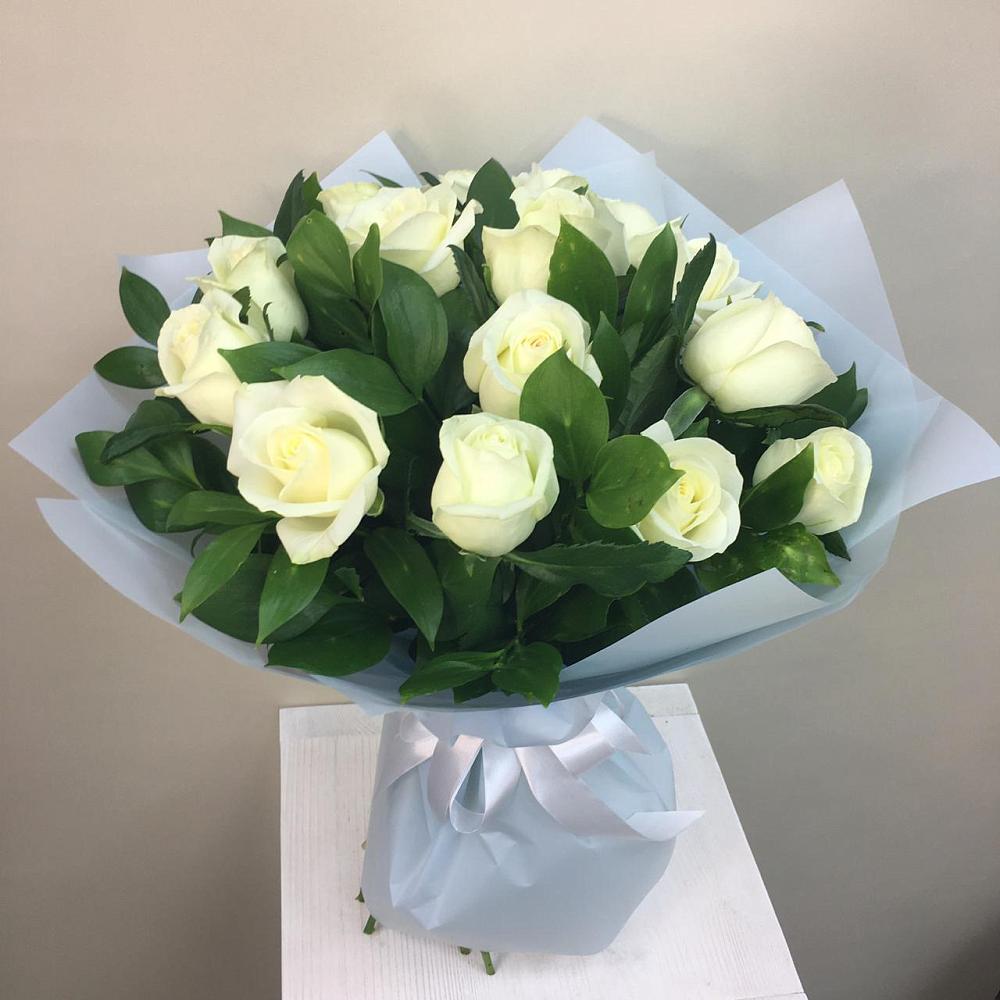 Букет 15 Белых роз Проуд в Темнолесской