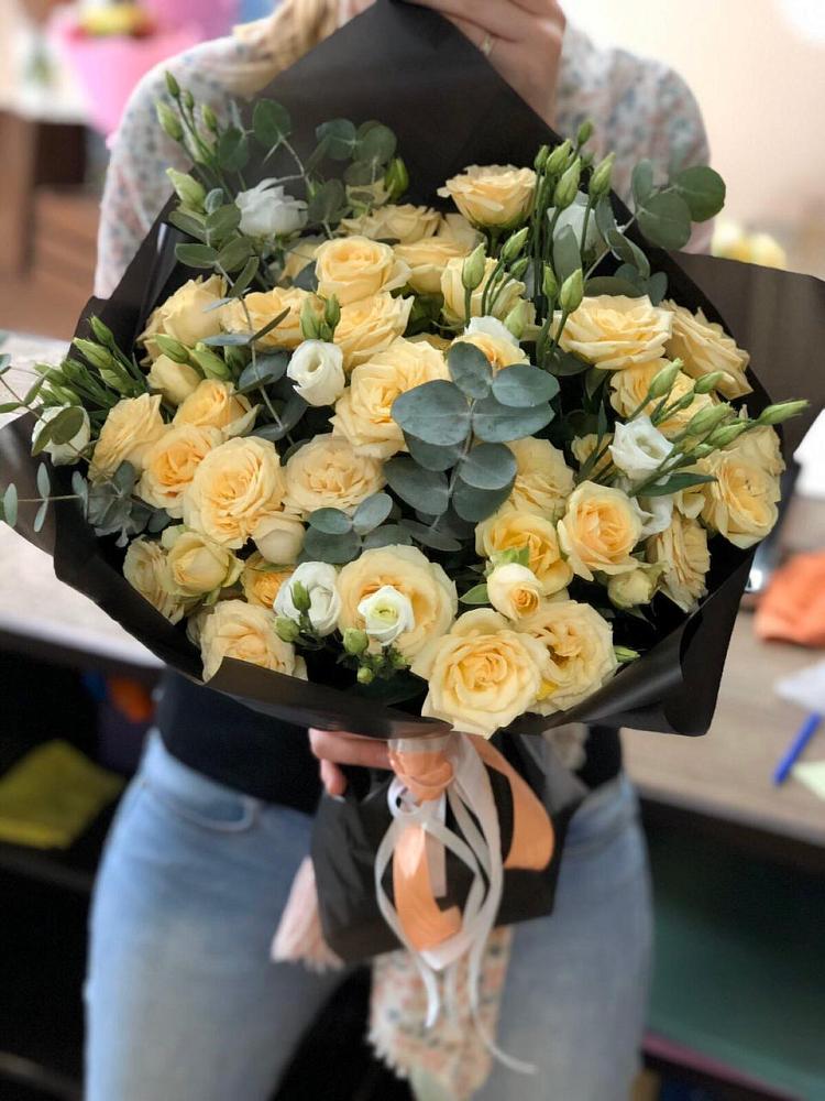 Букет цветов из: Розы и Лизиантусы в Темнолесской