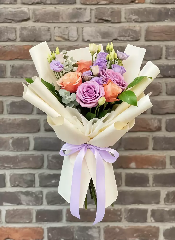 Букет цветочные ноты в Темнолесской Букет цветов из: Лизиантусы и Розы в Темнолесской