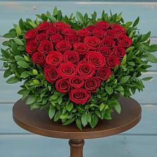 Композиция Сердце в любви в Темнолесской Цветочная композиция из Розы в виде сердца в Темнолесской