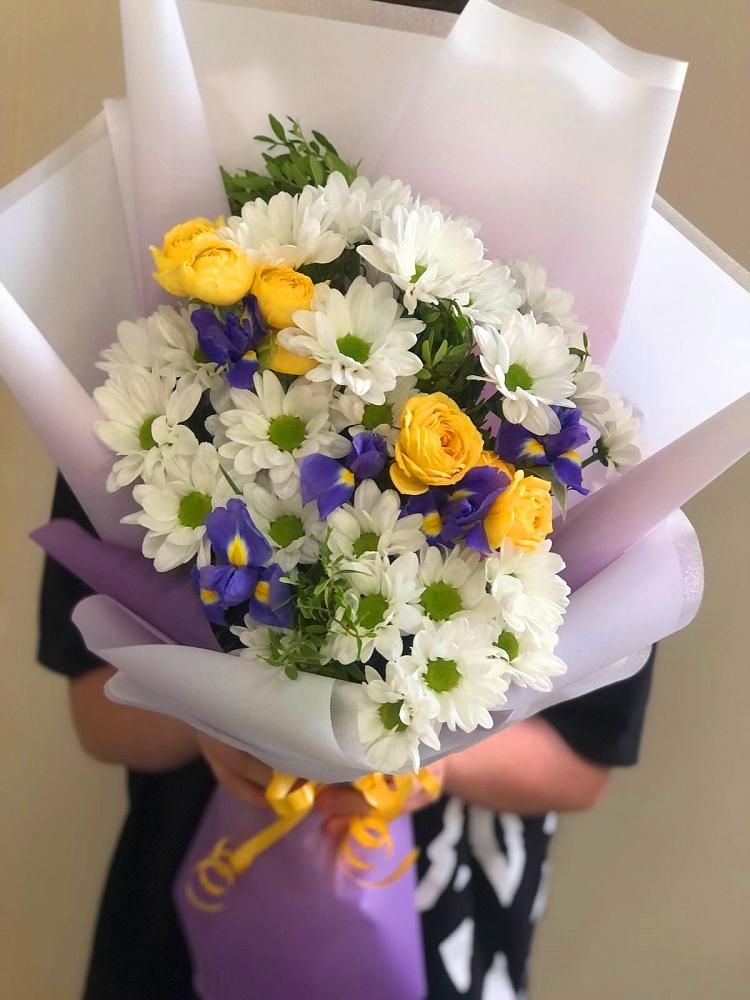 Букет цветов из: Ирисы, Хризантемы и Розы в Темнолесской