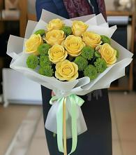 Букет сочно-зеленый в Темнолесской Букет цветов из:  Хризантемы и Розы в Темнолесской