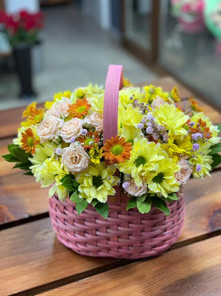 Цветочная композиция из Хризантемы и Розы в корзине в Темнолесской