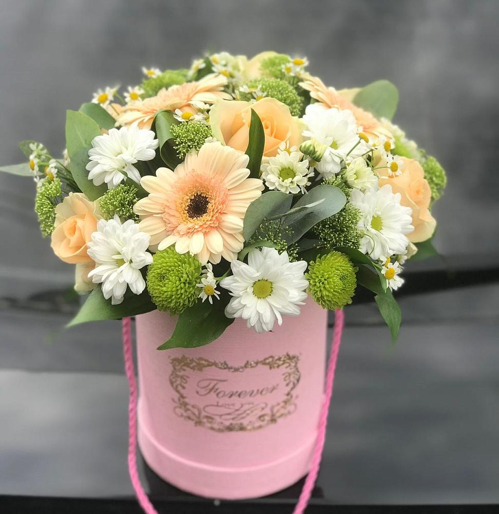 Цветочная композиция из Розы, Герберы и Хризантемы в шляпной коробке в Темнолесской