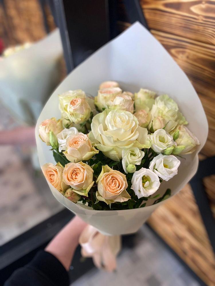 Букет цветов из: Розы и Лизиантусы в Темнолесской