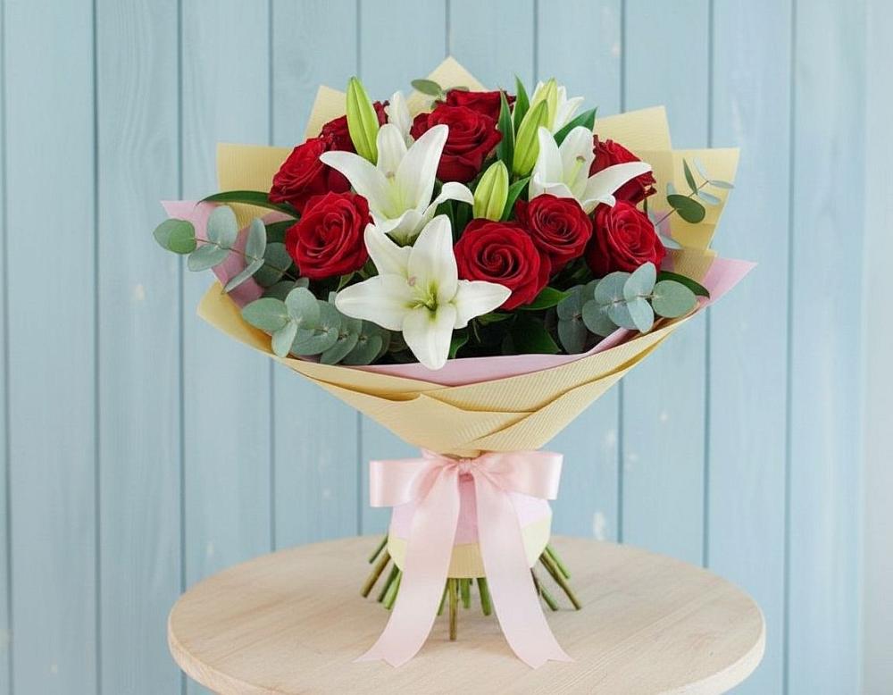 Букет Элегантная гармония в Темнолесской Букет цветов из: Лилии и Розы в Темнолесской